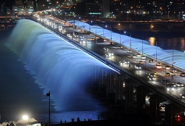 Puente Banpo Bridge. Corea